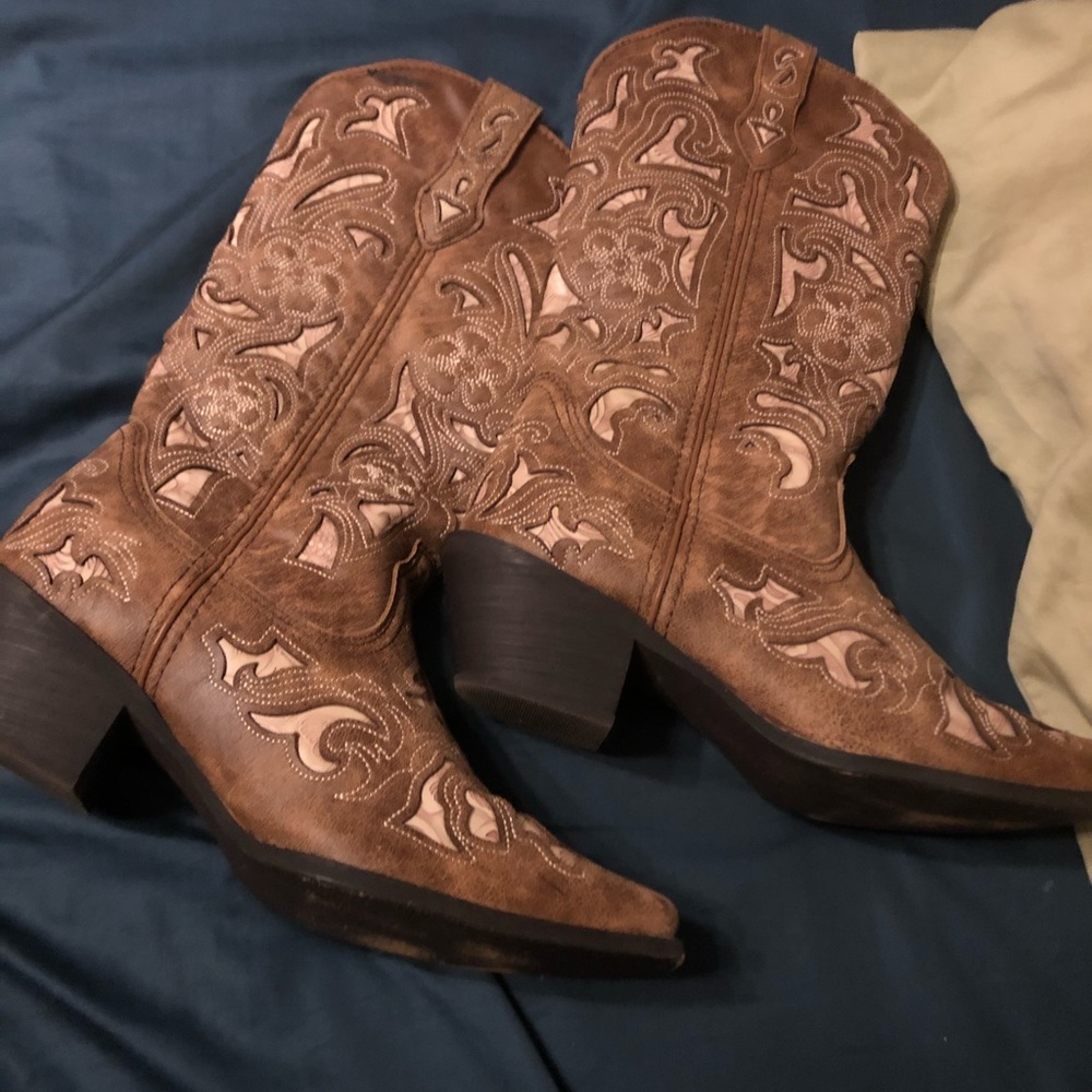 Beautiful flower design cowboy boots